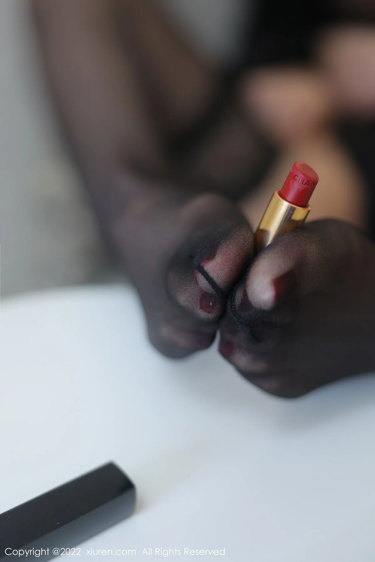 [[XiuRen秀人网]秀人网]No.5335_模特诗诗kiki大理旅拍半脱黑色条纹T恤露性感蕾丝内衣诱惑写真83P