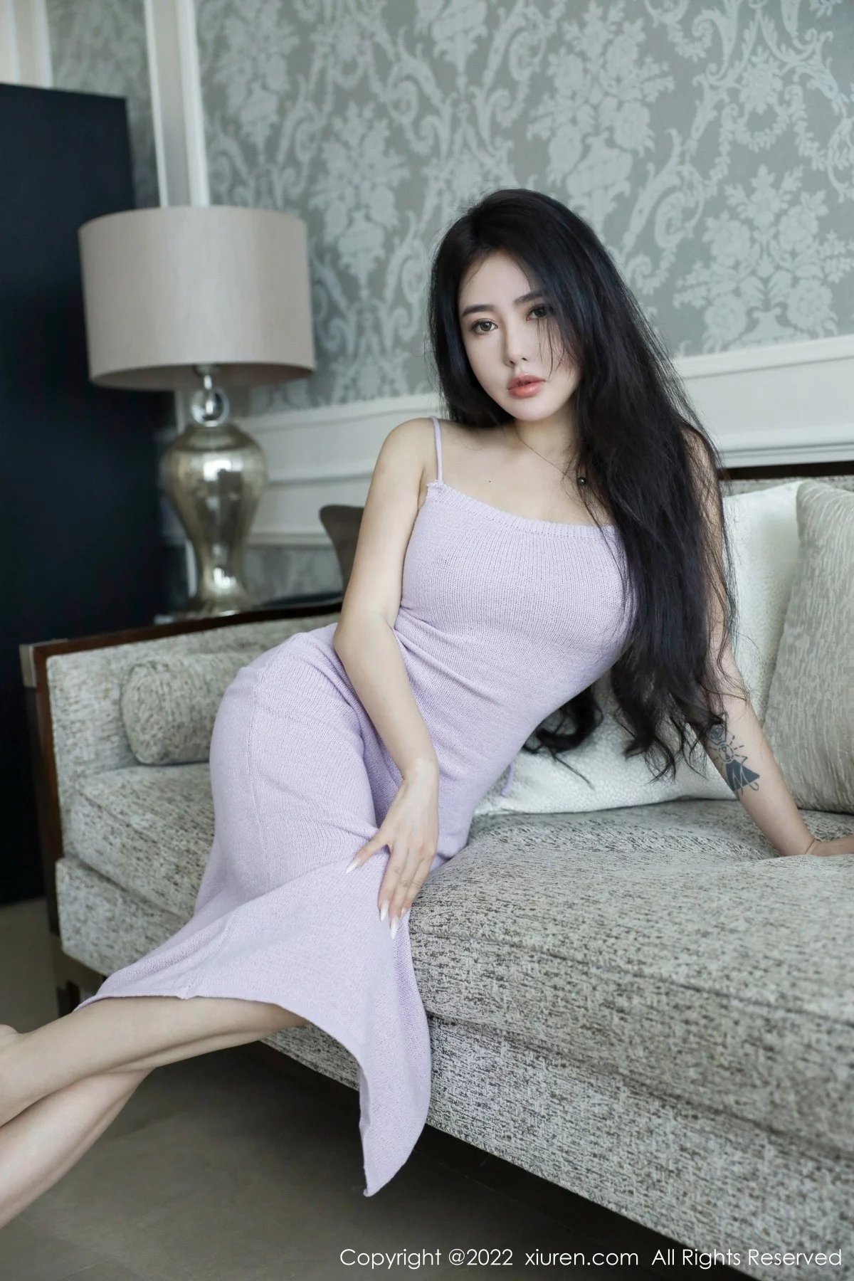 [[XiuRen秀人网]秀人网]No.5336_女神Manuela玛鲁娜三亚旅拍淡紫色吊带裙秀浑圆翘臀诱惑写真77P