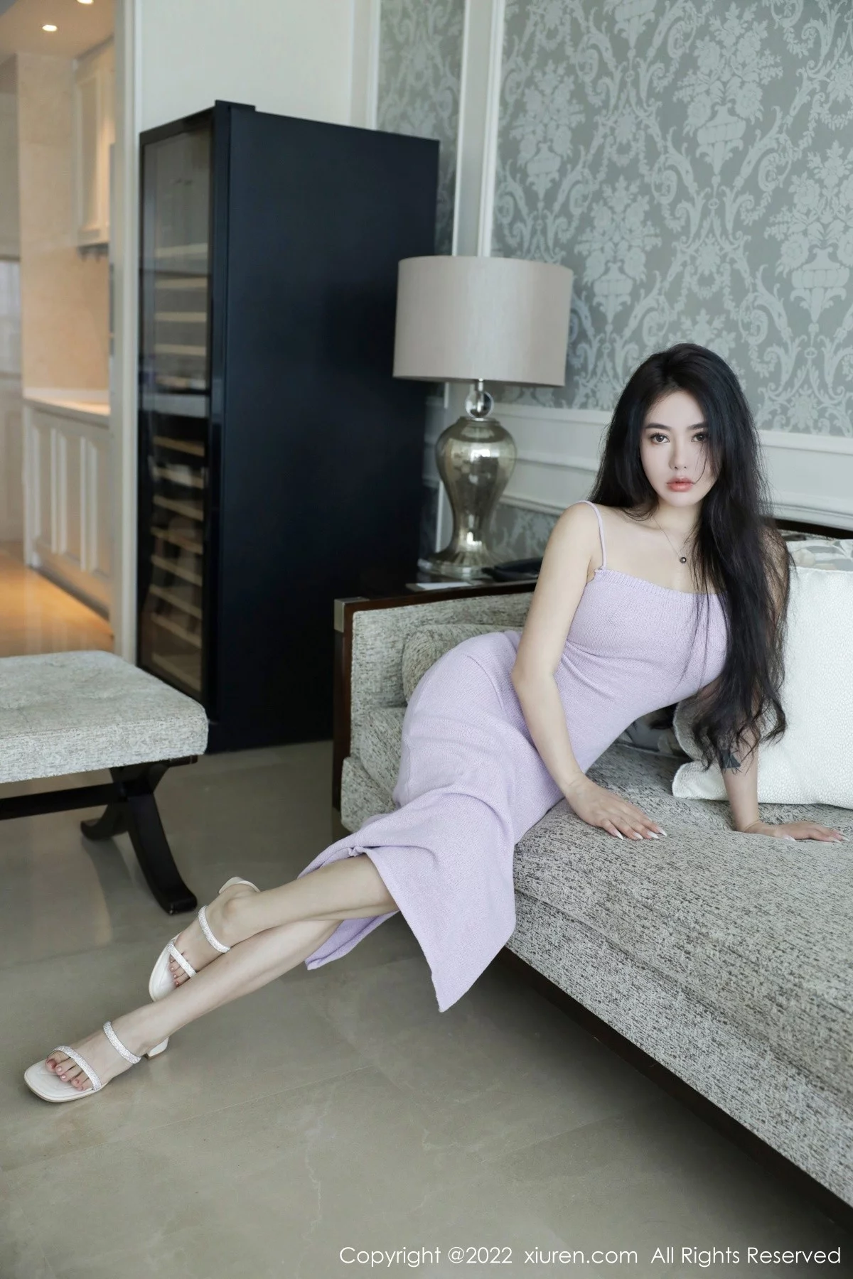 [[XiuRen秀人网]秀人网]No.5336_女神Manuela玛鲁娜三亚旅拍淡紫色吊带裙秀浑圆翘臀诱惑写真77P