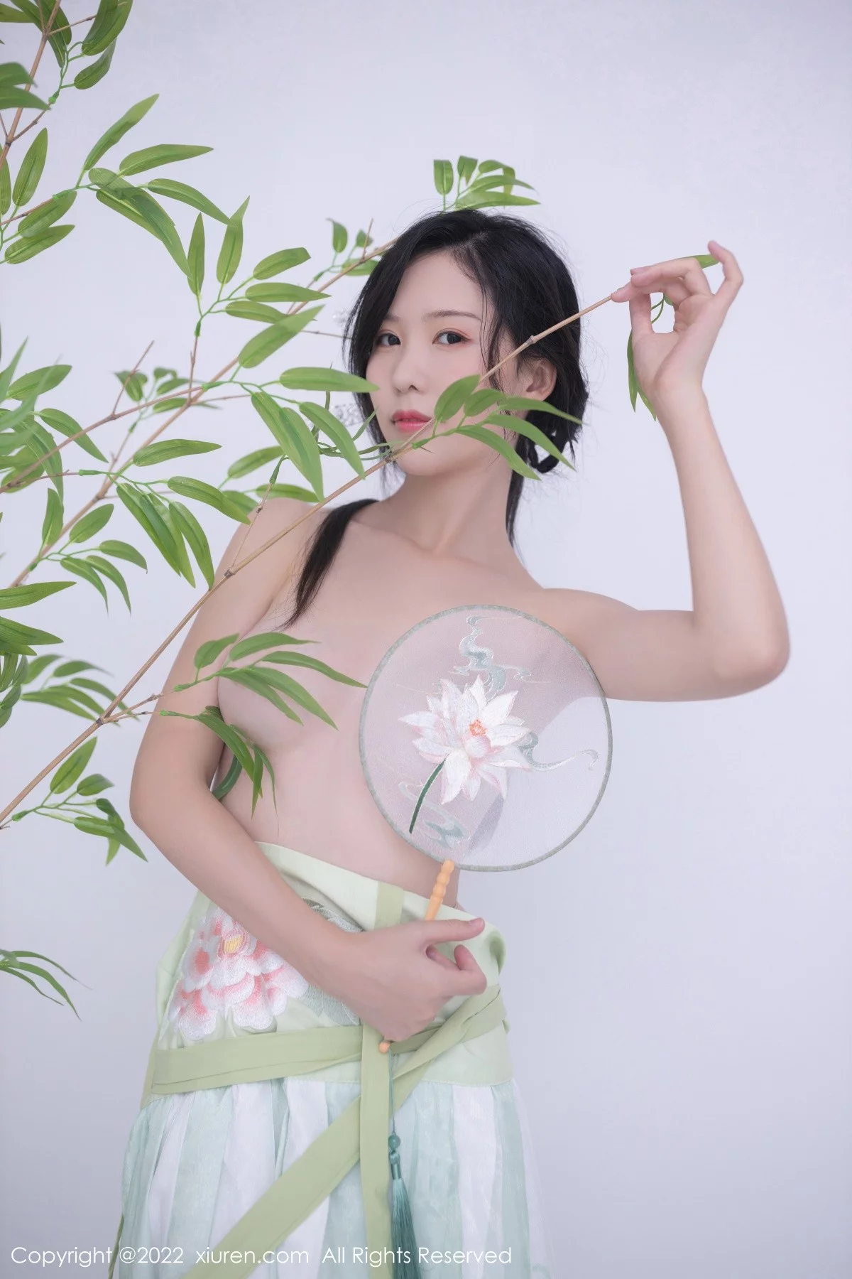 [[XiuRen秀人网]秀人网]No.5345_模特利世私房性感淡绿色轻透古装服饰透视秀火辣身材诱惑写真72P