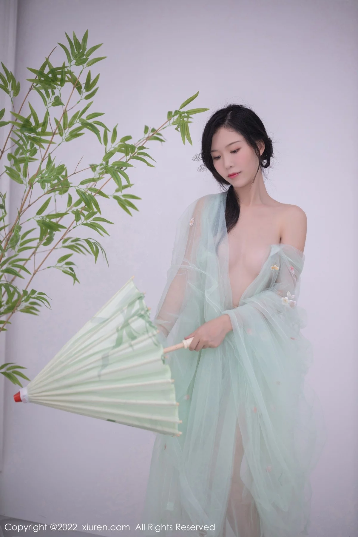 [[XiuRen秀人网]秀人网]No.5345_模特利世私房性感淡绿色轻透古装服饰透视秀火辣身材诱惑写真72P