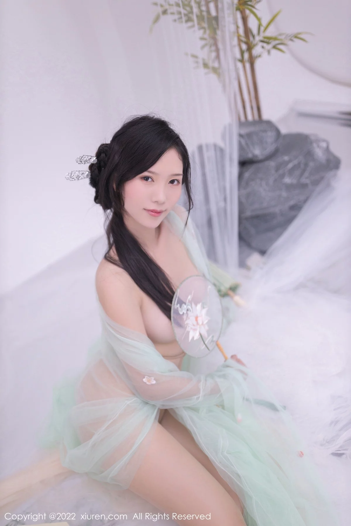 [[XiuRen秀人网]秀人网]No.5345_模特利世私房性感淡绿色轻透古装服饰透视秀火辣身材诱惑写真72P