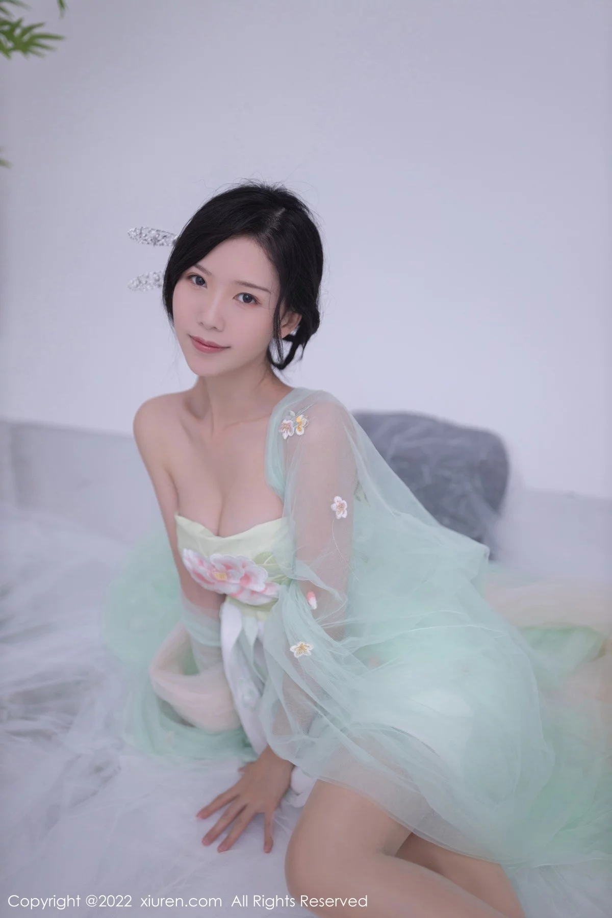 [[XiuRen秀人网]秀人网]No.5345_模特利世私房性感淡绿色轻透古装服饰透视秀火辣身材诱惑写真72P