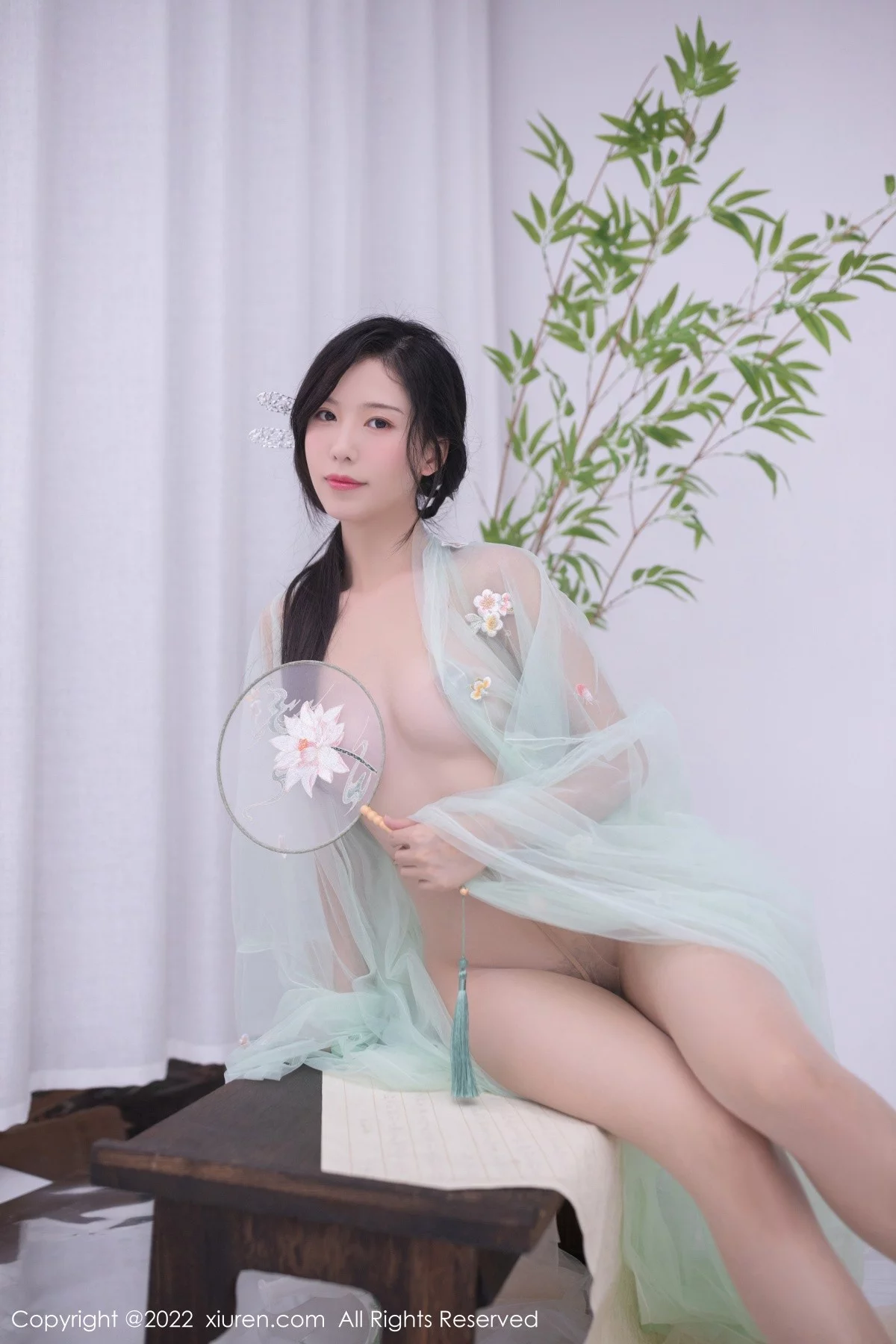 [[XiuRen秀人网]秀人网]No.5345_模特利世私房性感淡绿色轻透古装服饰透视秀火辣身材诱惑写真72P