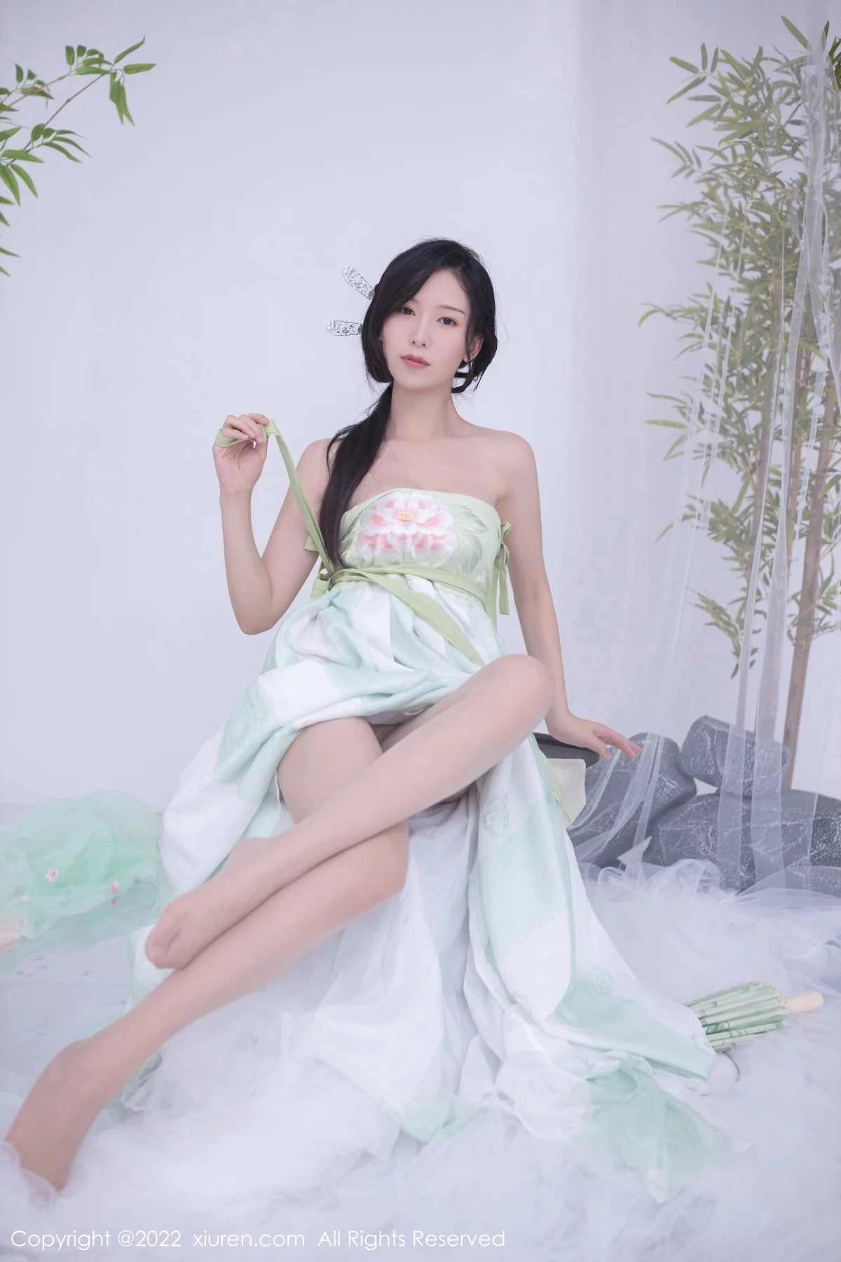 [[XiuRen秀人网]秀人网]No.5345_模特利世私房性感淡绿色轻透古装服饰透视秀火辣身材诱惑写真72P