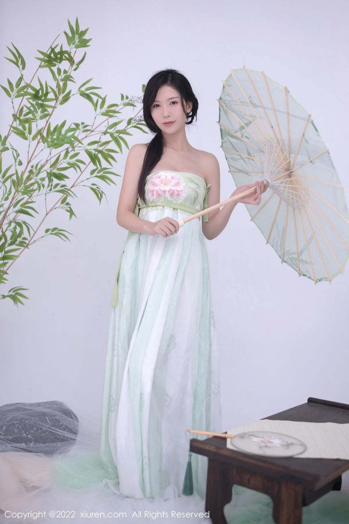 [[XiuRen秀人网]秀人网]No.5345_模特利世私房性感淡绿色轻透古装服饰透视秀火辣身材诱惑写真72P