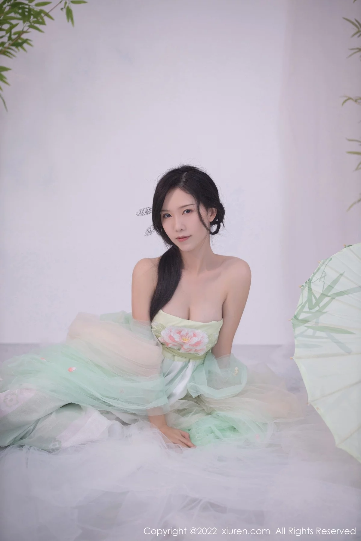 [[XiuRen秀人网]秀人网]No.5345_模特利世私房性感淡绿色轻透古装服饰透视秀火辣身材诱惑写真72P