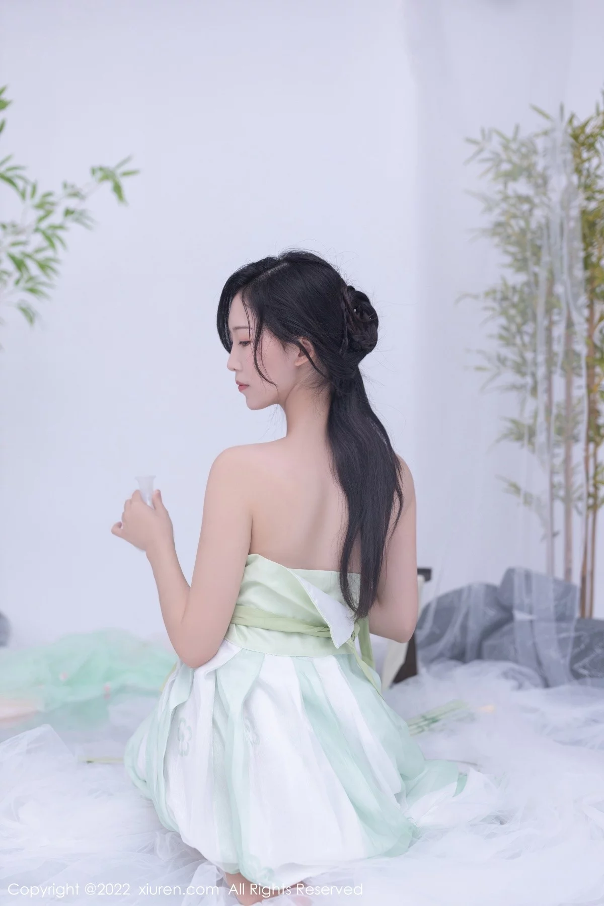 [[XiuRen秀人网]秀人网]No.5345_模特利世私房性感淡绿色轻透古装服饰透视秀火辣身材诱惑写真72P