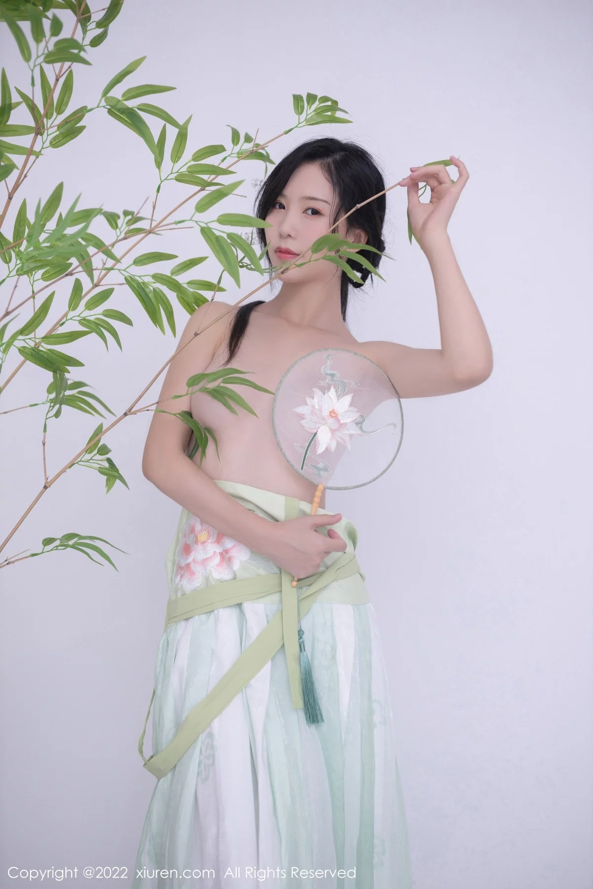 [[XiuRen秀人网]秀人网]No.5345_模特利世私房性感淡绿色轻透古装服饰透视秀火辣身材诱惑写真72P