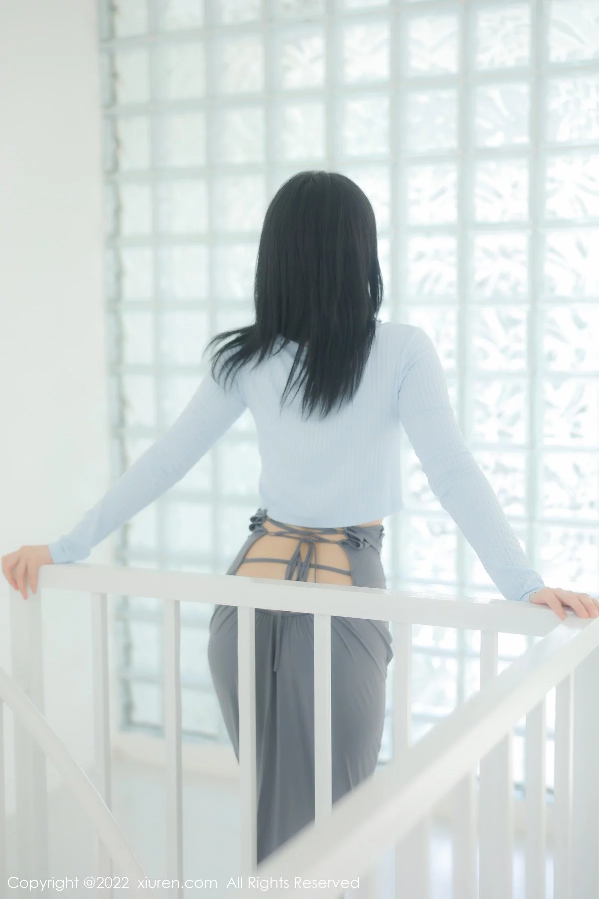 [[XiuRen秀人网]秀人网]No.5453_模特小麦是只喵大理旅拍私房性感灰色短裙露浑圆翘臀诱惑写真96P