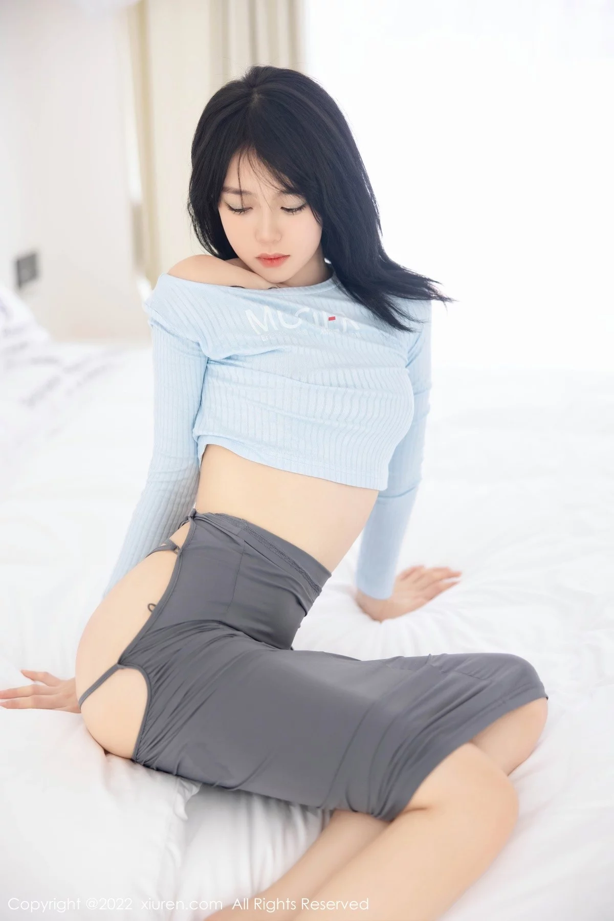 [[XiuRen秀人网]秀人网]No.5453_模特小麦是只喵大理旅拍私房性感灰色短裙露浑圆翘臀诱惑写真96P