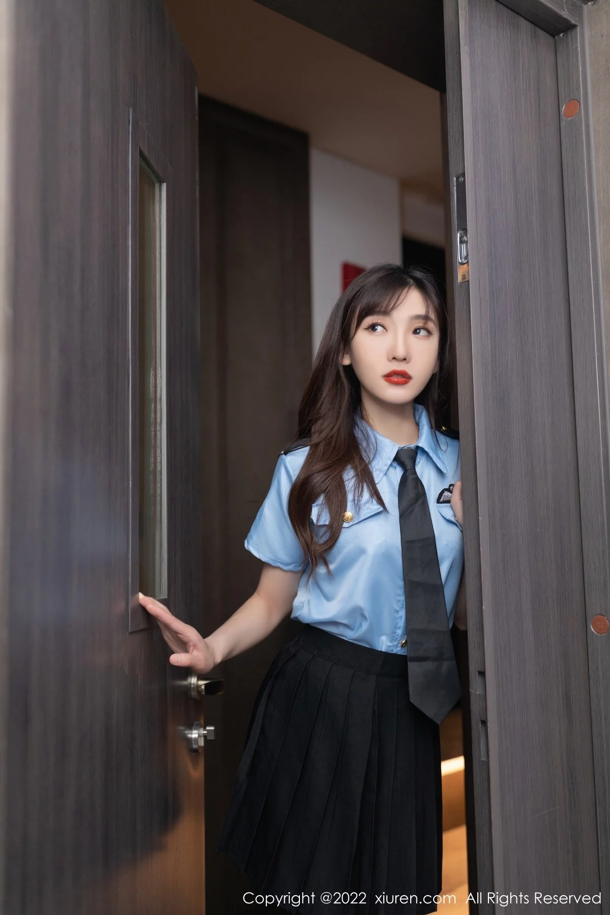 [[XiuRen秀人网]秀人网]No.5461_模特陆萱萱性感女警官制服半脱露深蓝色蕾丝内衣完美诱惑写真84P