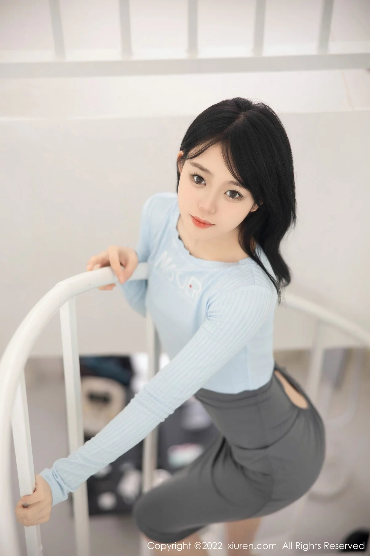 [[XiuRen秀人网]秀人网]No.5453_模特小麦是只喵大理旅拍私房性感灰色短裙露浑圆翘臀诱惑写真96P