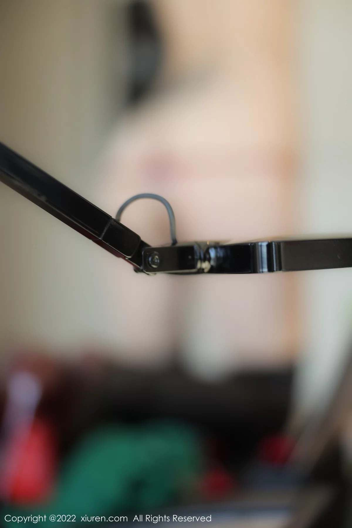 [[XiuRen秀人网]秀人网]No.5455_模特美七Mia西双版纳旅拍露肩短装配黑短裙秀惹火身材诱惑写真75P