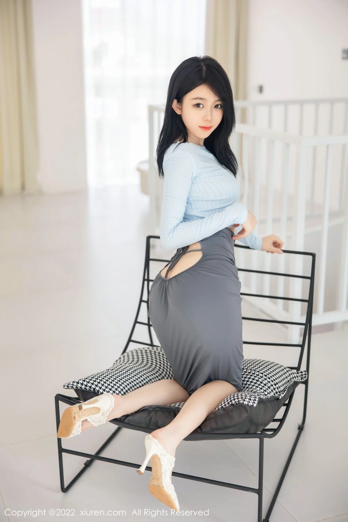 [[XiuRen秀人网]秀人网]No.5453_模特小麦是只喵大理旅拍私房性感灰色短裙露浑圆翘臀诱惑写真96P