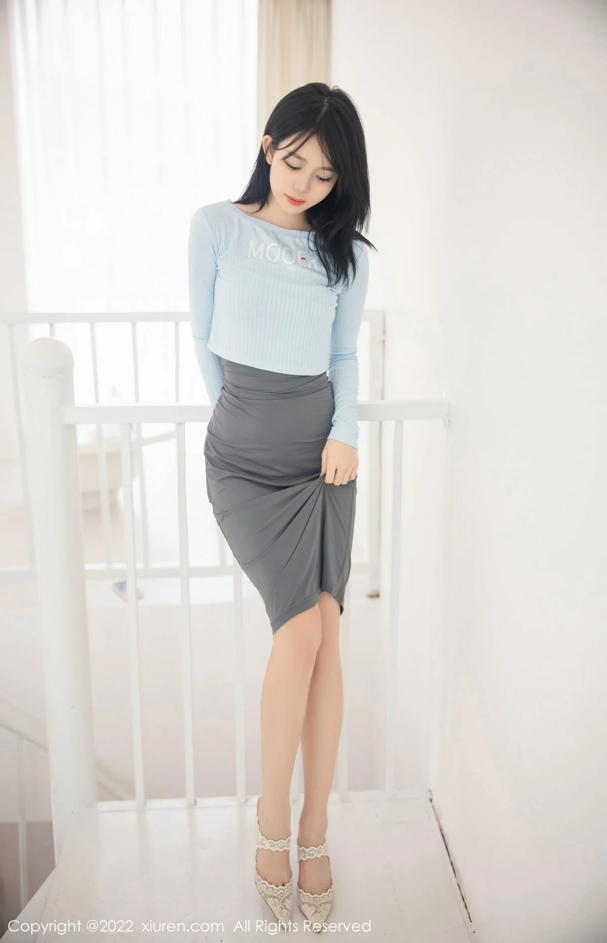 [[XiuRen秀人网]秀人网]No.5453_模特小麦是只喵大理旅拍私房性感灰色短裙露浑圆翘臀诱惑写真96P