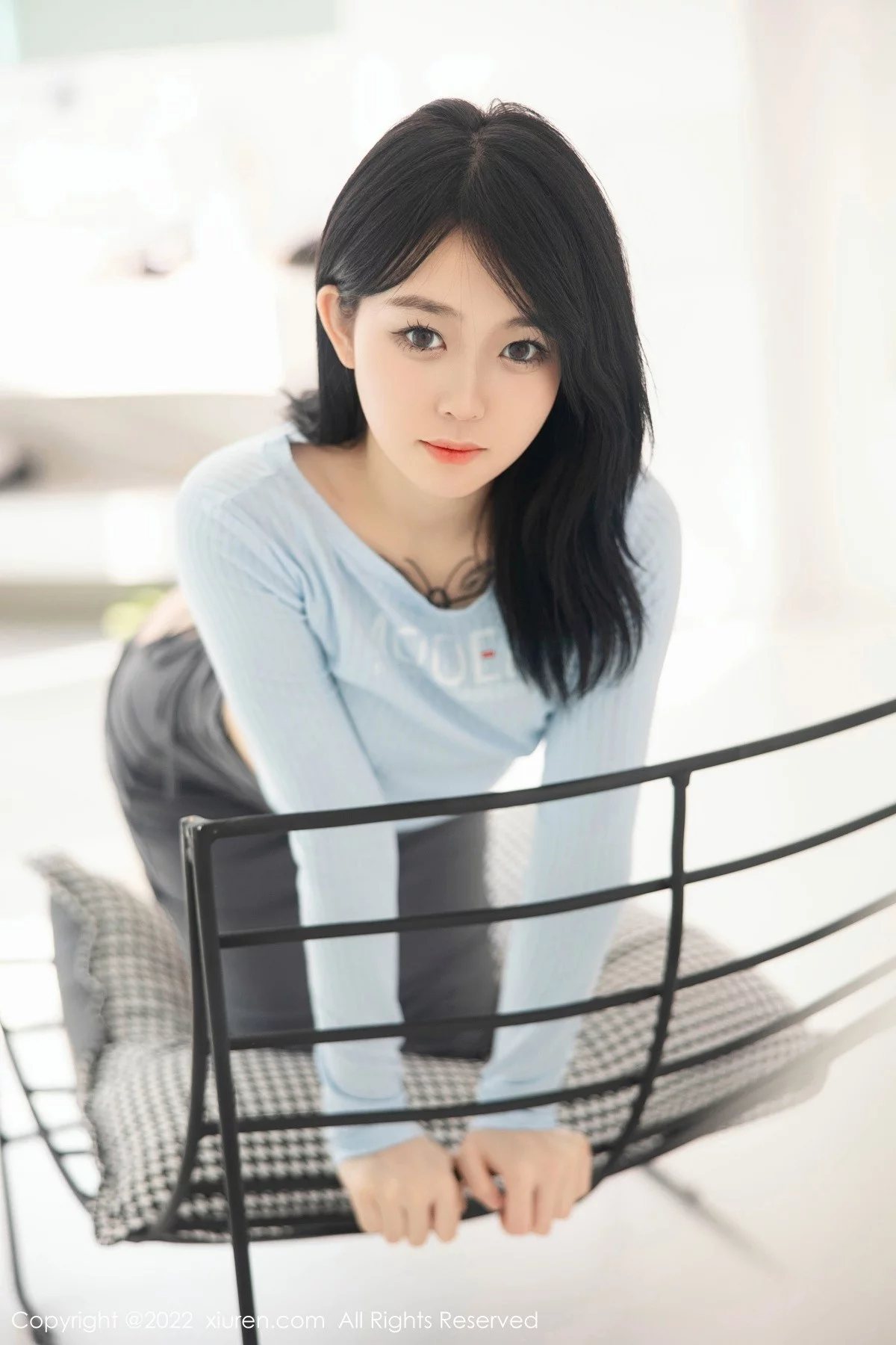 [[XiuRen秀人网]秀人网]No.5453_模特小麦是只喵大理旅拍私房性感灰色短裙露浑圆翘臀诱惑写真96P