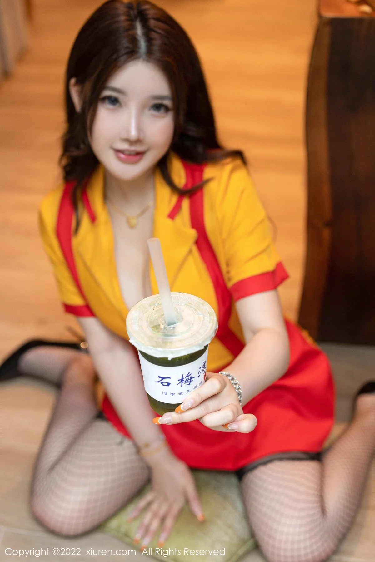 [[XiuRen秀人网]秀人网]No.5509_模特小海臀Rena海南旅拍服务员制服秀丰满身材撩人诱惑写真56P