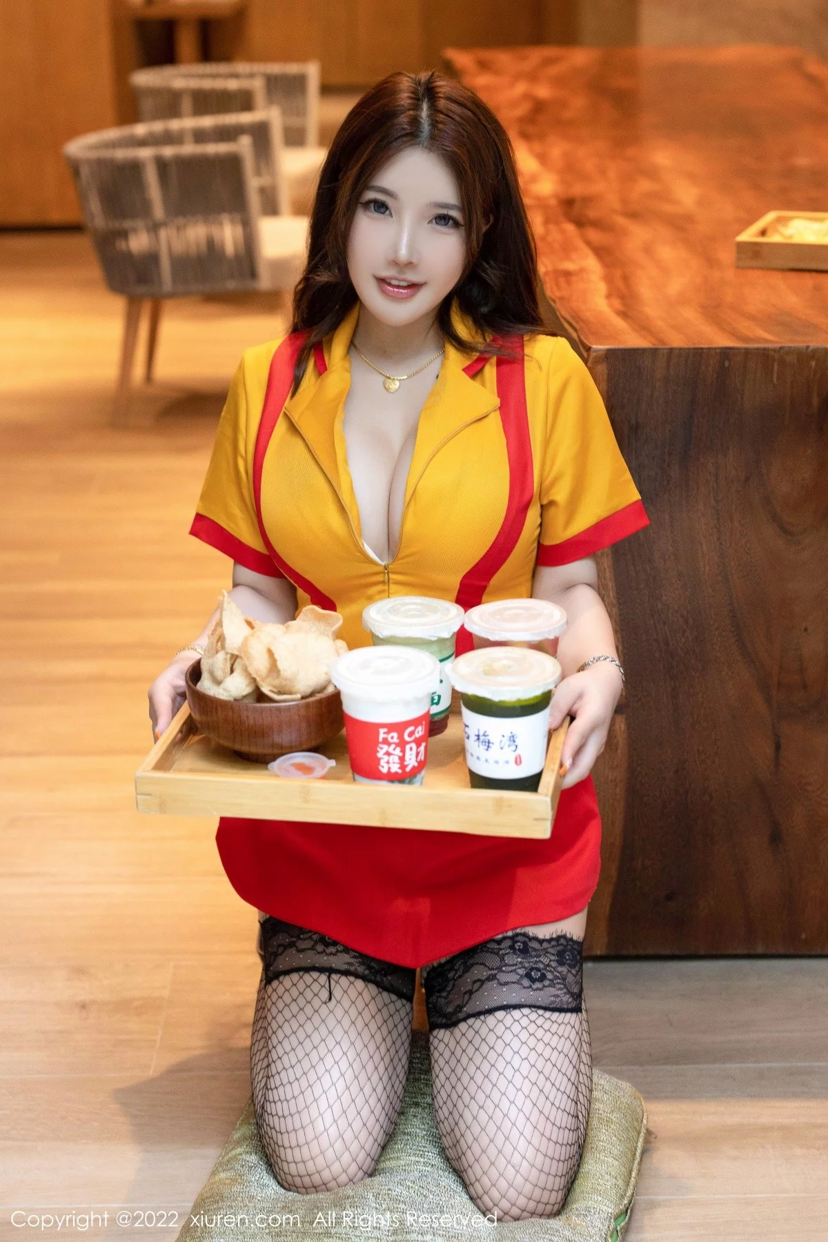 [[XiuRen秀人网]秀人网]No.5509_模特小海臀Rena海南旅拍服务员制服秀丰满身材撩人诱惑写真56P