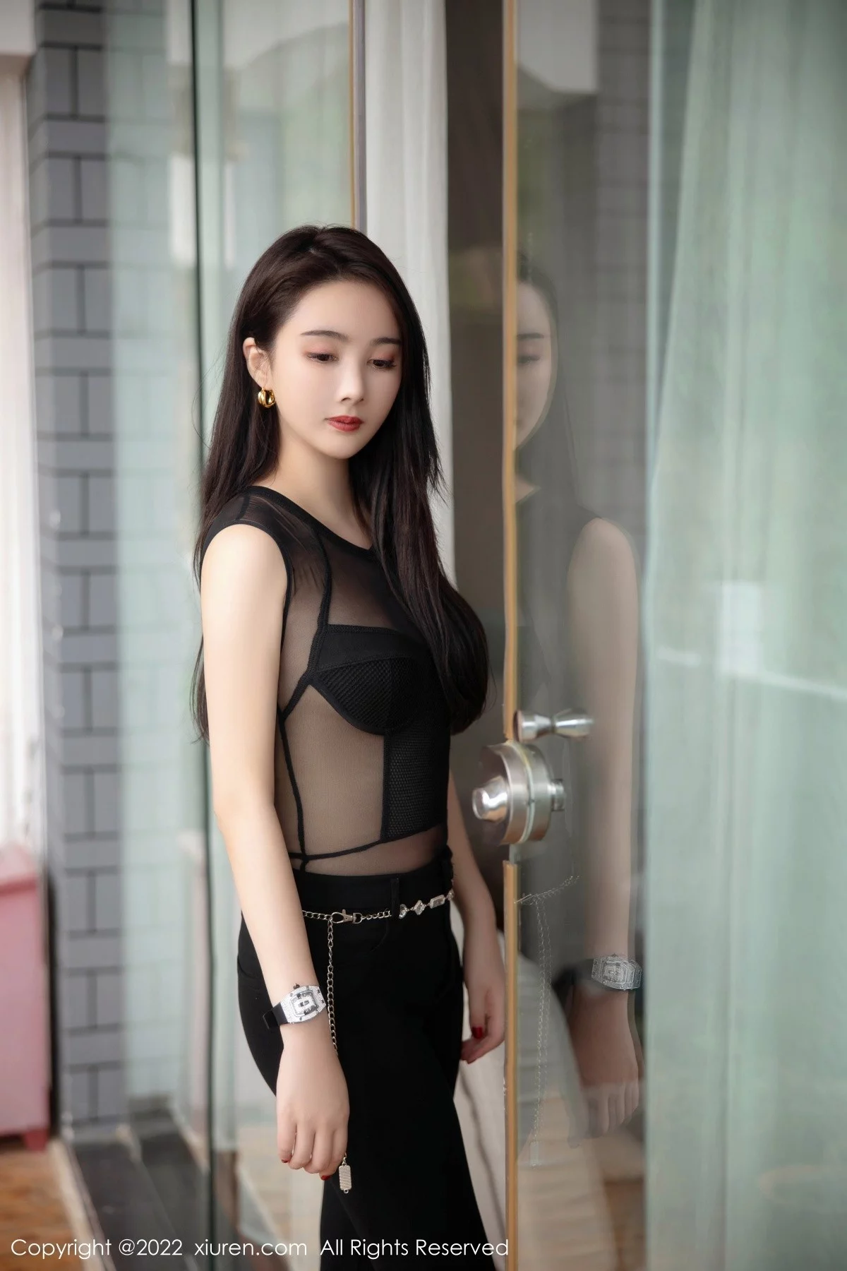 [[XiuRen秀人网]秀人网]No.5505_模特Summer宝宝私房半脱露黑色轻透服饰秀曼妙身姿诱惑写真51P