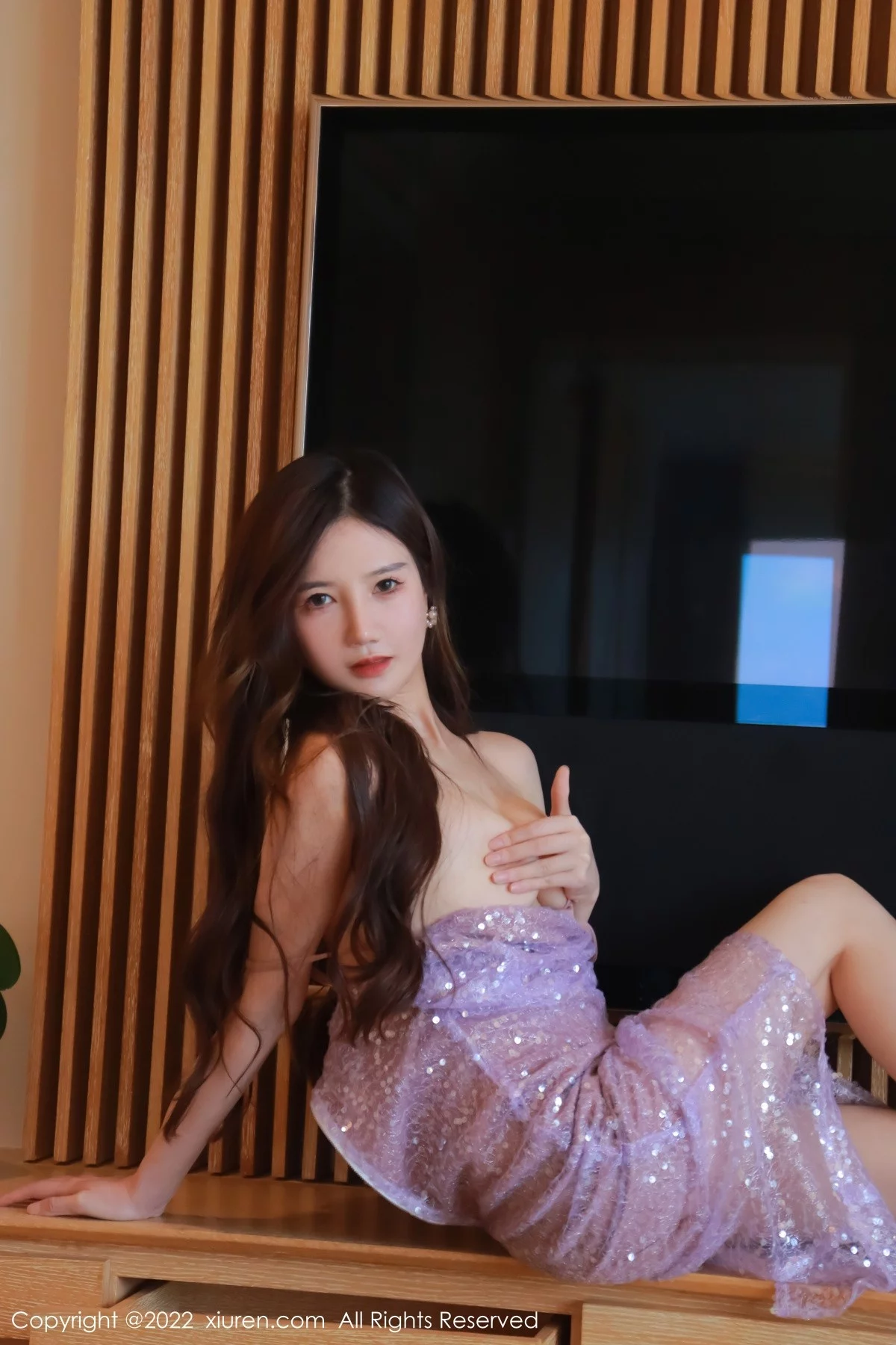 [[XiuRen秀人网]秀人网]No.5508_模特古月小同学私房性感紫色吊带长裙秀白嫩美腿迷人诱惑写真60P