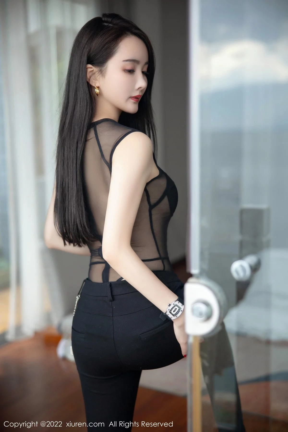 [[XiuRen秀人网]秀人网]No.5505_模特Summer宝宝私房半脱露黑色轻透服饰秀曼妙身姿诱惑写真51P