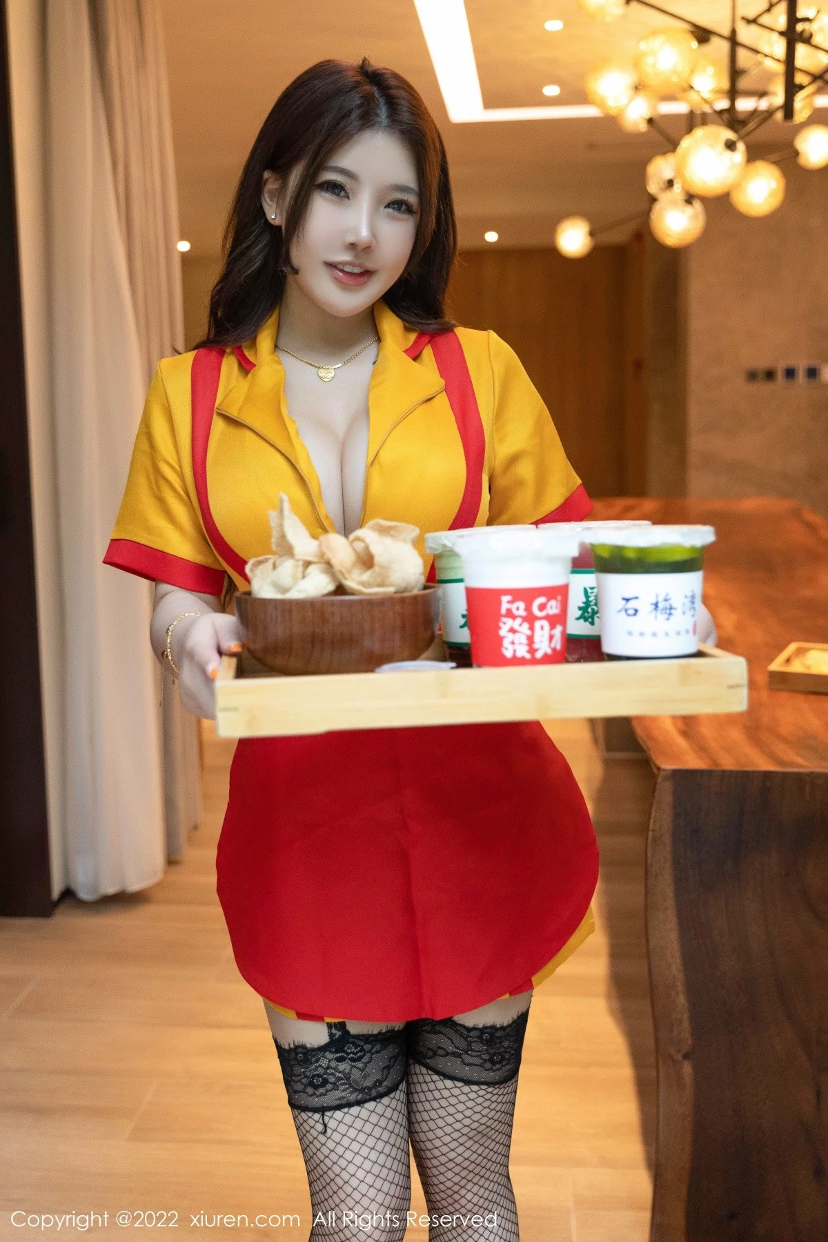 [[XiuRen秀人网]秀人网]No.5509_模特小海臀Rena海南旅拍服务员制服秀丰满身材撩人诱惑写真56P