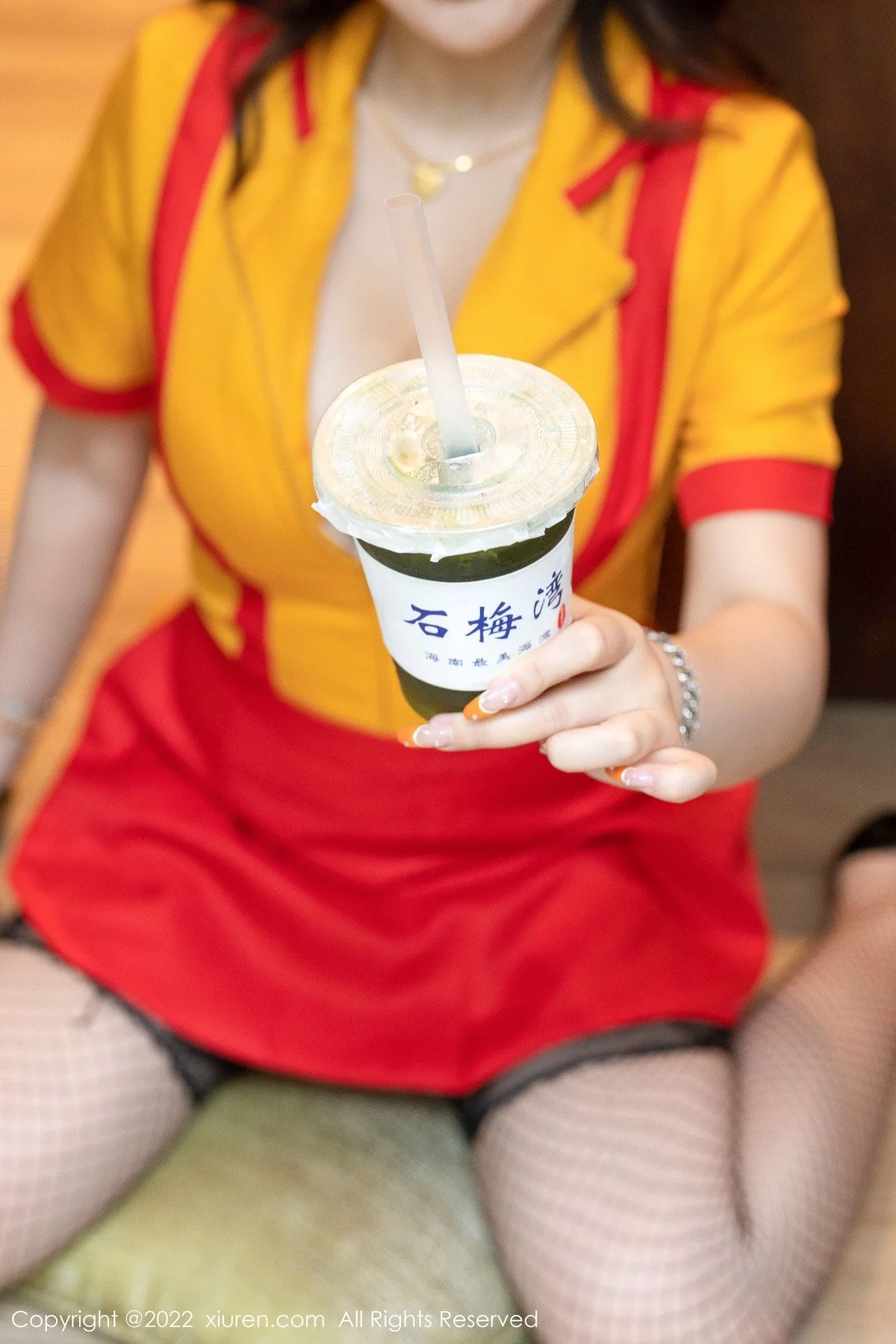 [[XiuRen秀人网]秀人网]No.5509_模特小海臀Rena海南旅拍服务员制服秀丰满身材撩人诱惑写真56P