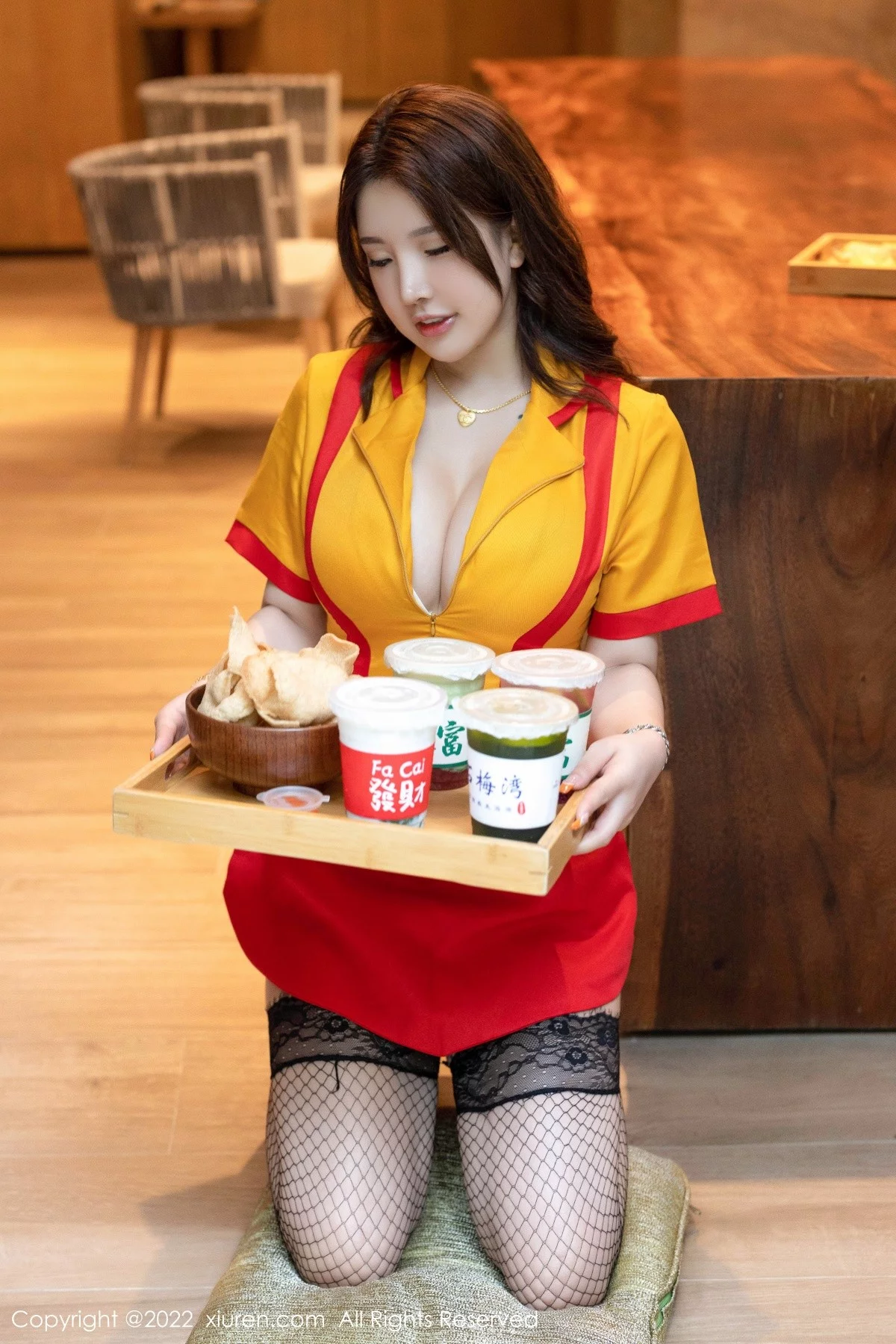 [[XiuRen秀人网]秀人网]No.5509_模特小海臀Rena海南旅拍服务员制服秀丰满身材撩人诱惑写真56P