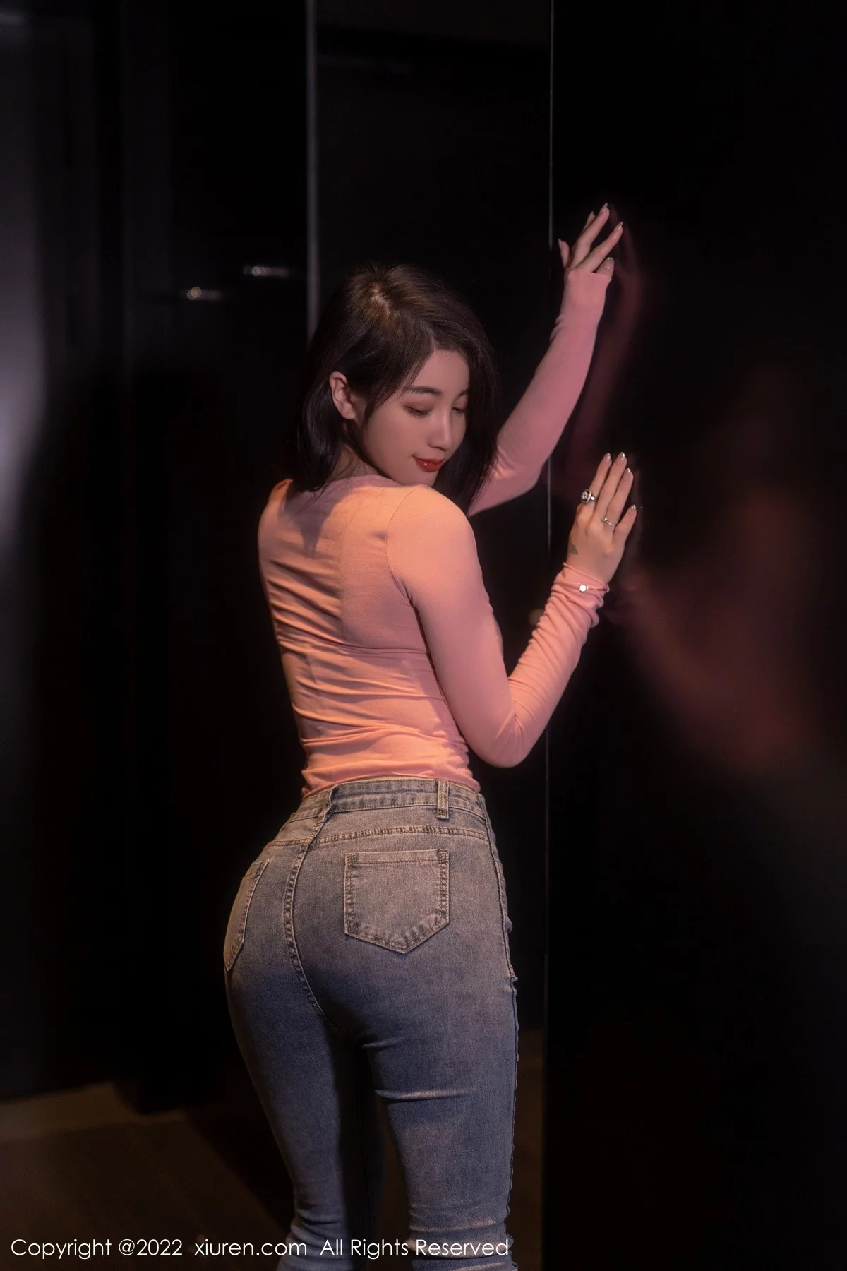 [[XiuRen秀人网]秀人网]No.5506_模特美七Mia西双版纳旅拍粉色上衣配牛仔裤露性感内衣诱惑写真65P