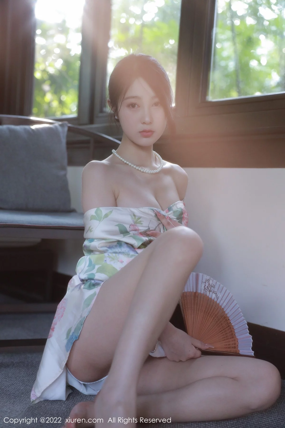 [[XiuRen秀人网]秀人网]No.5514_模特谢晚晚性感白色带花纹长裙配原色丝袜秀完美身材诱惑写真111P