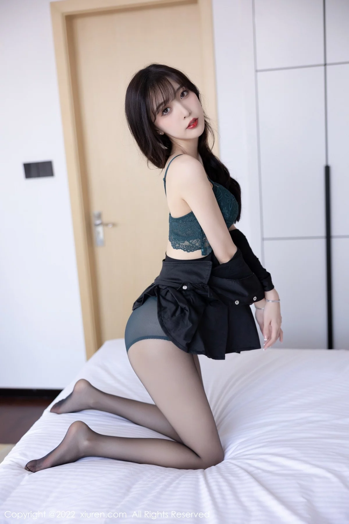 [[XiuRen秀人网]秀人网]No.5517_模特林星阑脱黑色制服露性感暗绿色蕾丝内衣超薄黑丝诱惑写真88P