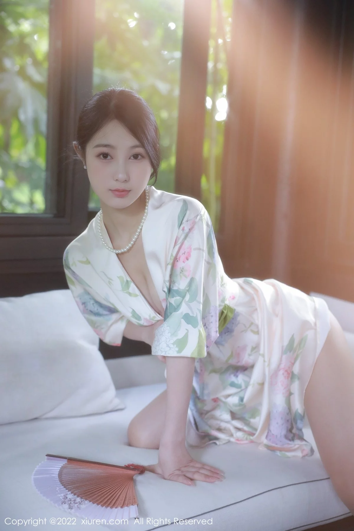 [[XiuRen秀人网]秀人网]No.5514_模特谢晚晚性感白色带花纹长裙配原色丝袜秀完美身材诱惑写真111P