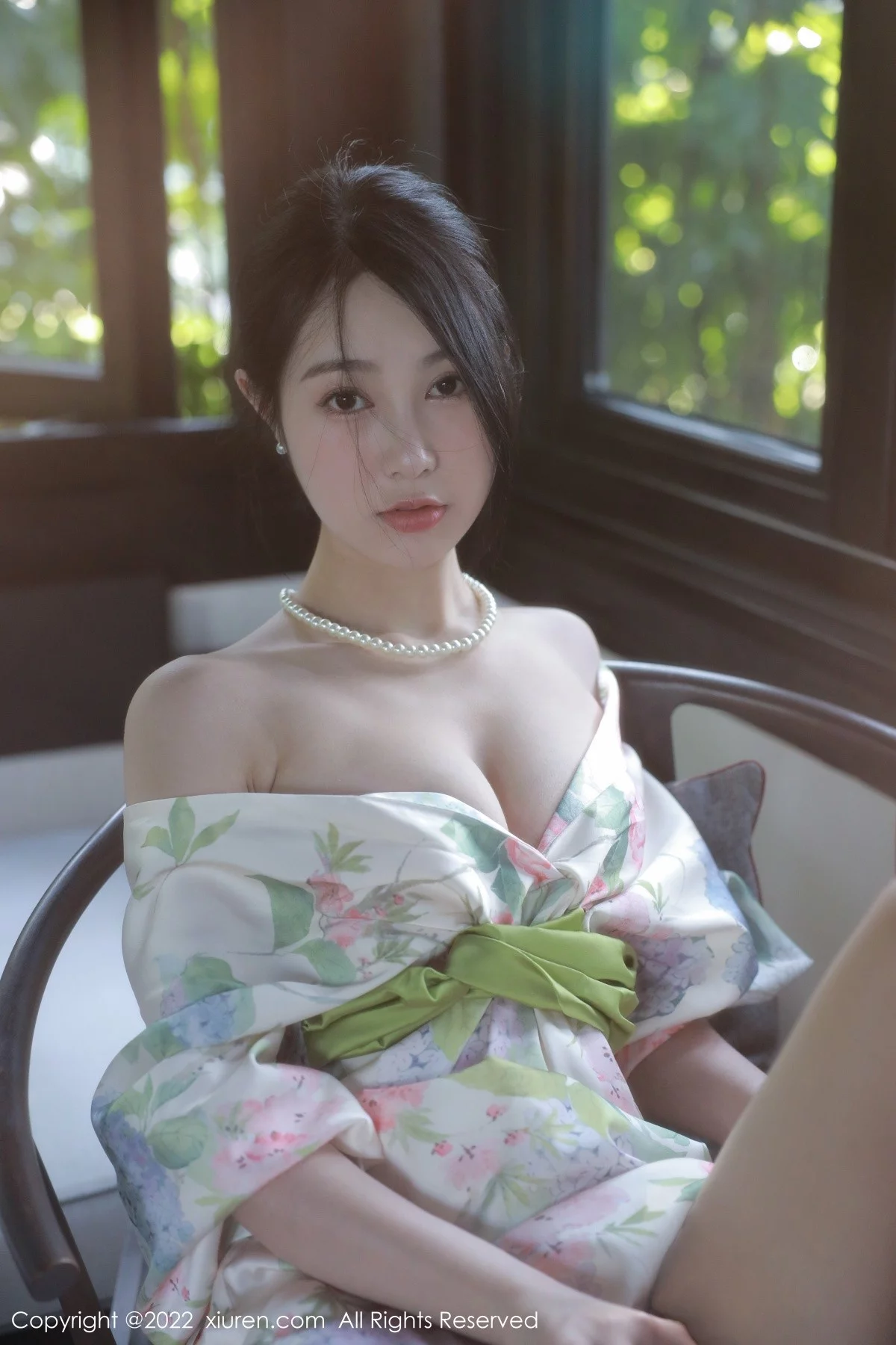 [[XiuRen秀人网]秀人网]No.5514_模特谢晚晚性感白色带花纹长裙配原色丝袜秀完美身材诱惑写真111P