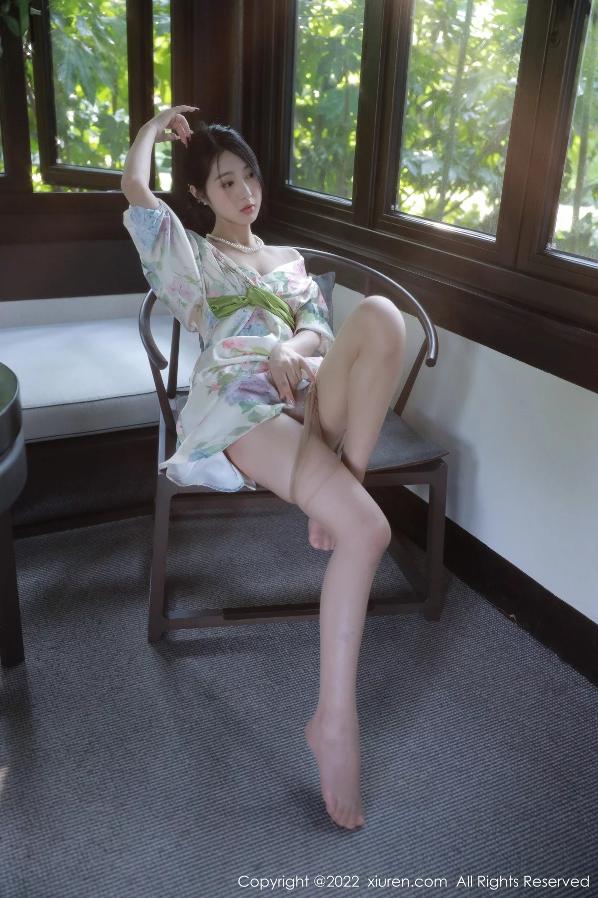 [[XiuRen秀人网]秀人网]No.5514_模特谢晚晚性感白色带花纹长裙配原色丝袜秀完美身材诱惑写真111P