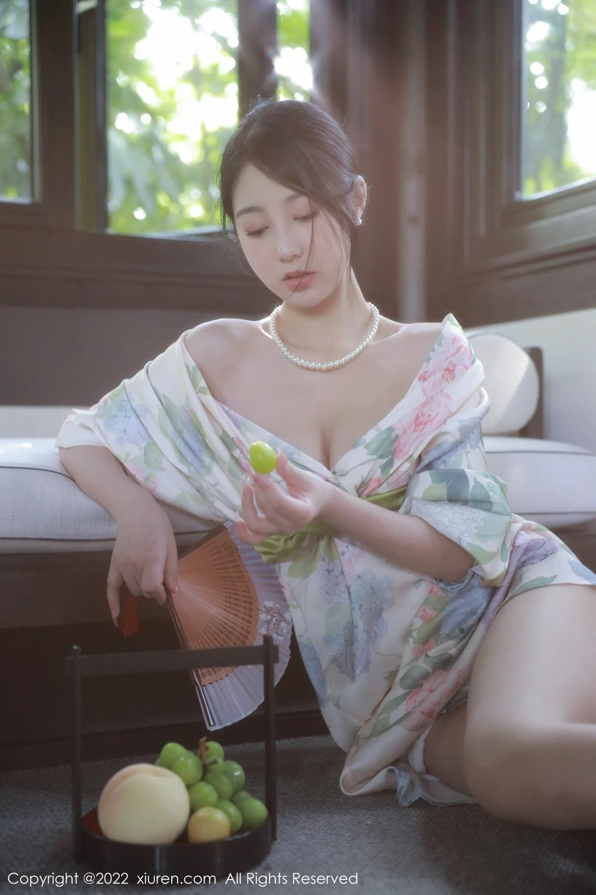 [[XiuRen秀人网]秀人网]No.5514_模特谢晚晚性感白色带花纹长裙配原色丝袜秀完美身材诱惑写真111P