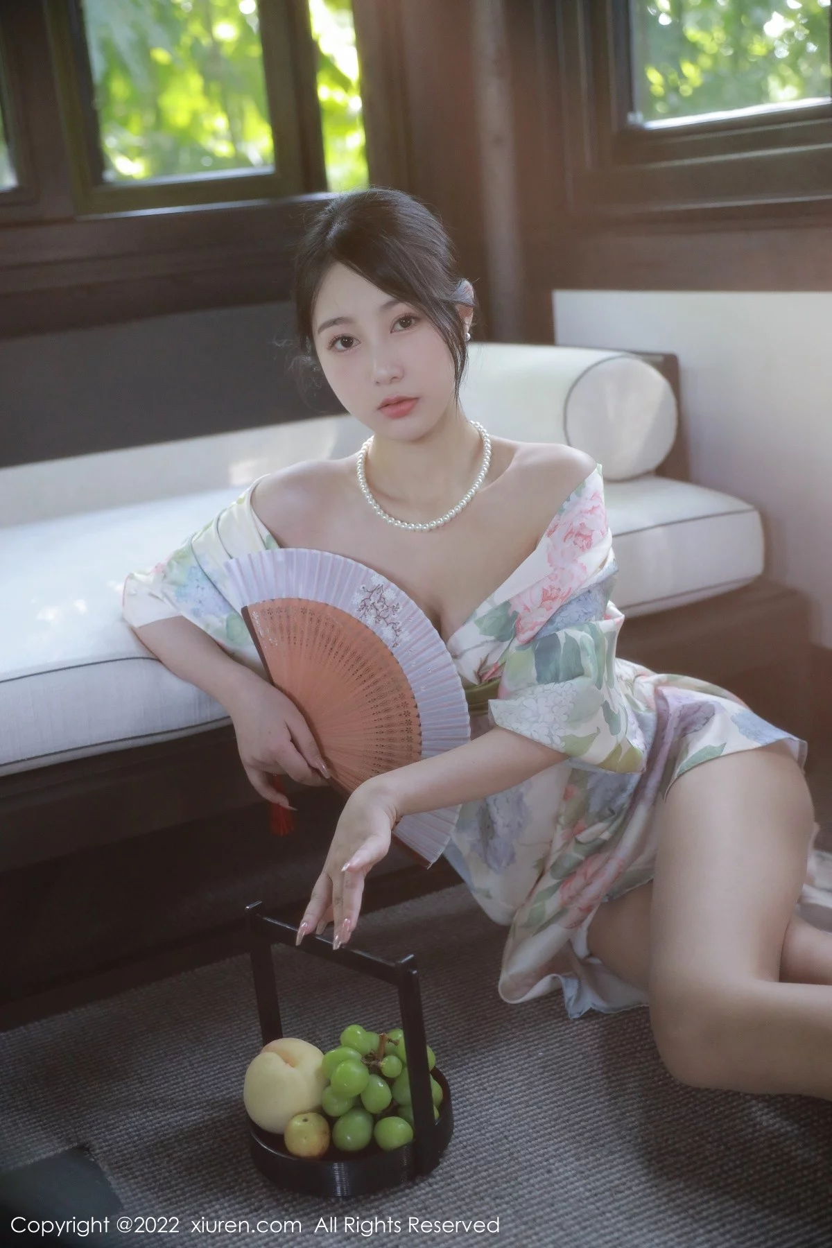 [[XiuRen秀人网]秀人网]No.5514_模特谢晚晚性感白色带花纹长裙配原色丝袜秀完美身材诱惑写真111P