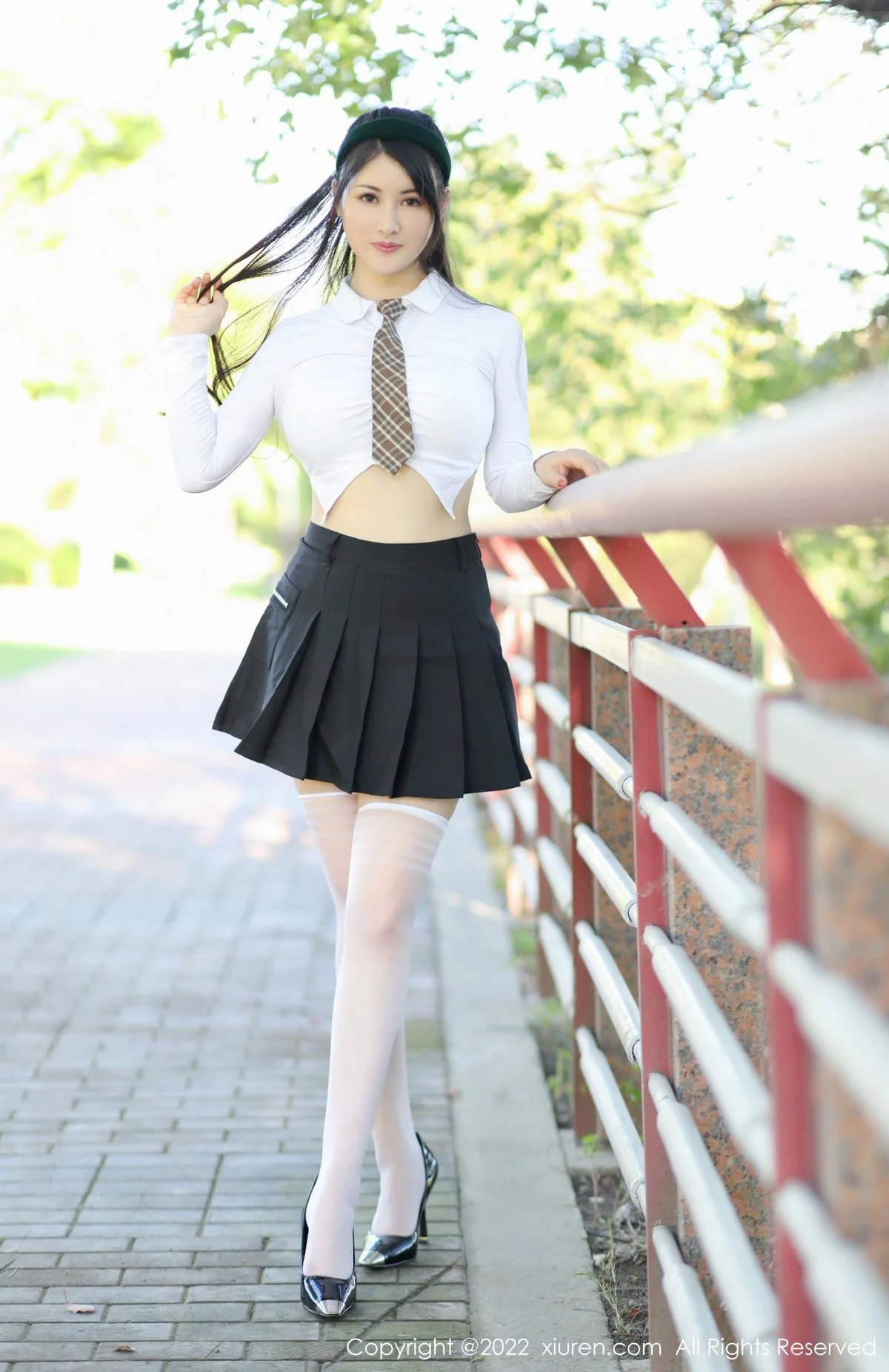 [[XiuRen秀人网]秀人网]No.5512_模特诗诗kiki白色短T配黑短裙半脱露性感白色内衣丰满诱惑写真58P