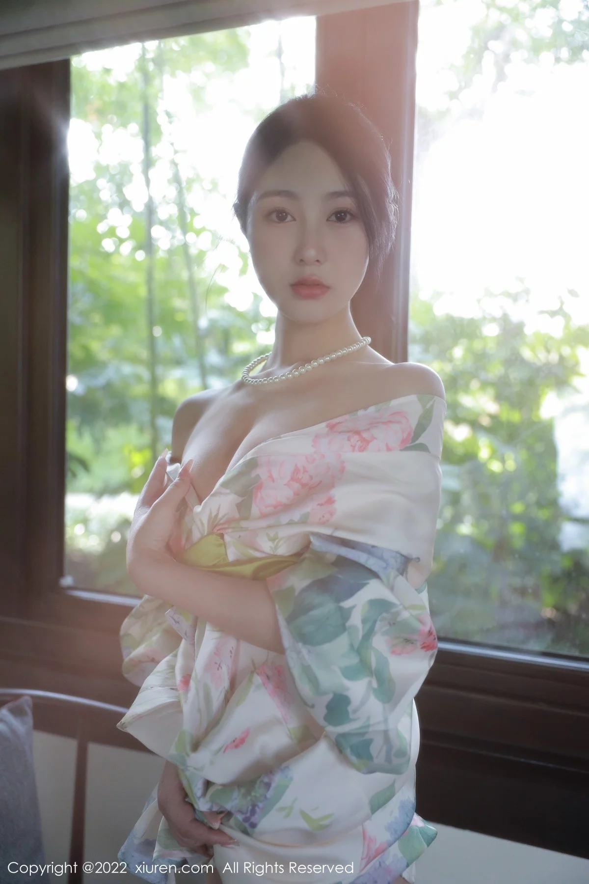 [[XiuRen秀人网]秀人网]No.5514_模特谢晚晚性感白色带花纹长裙配原色丝袜秀完美身材诱惑写真111P