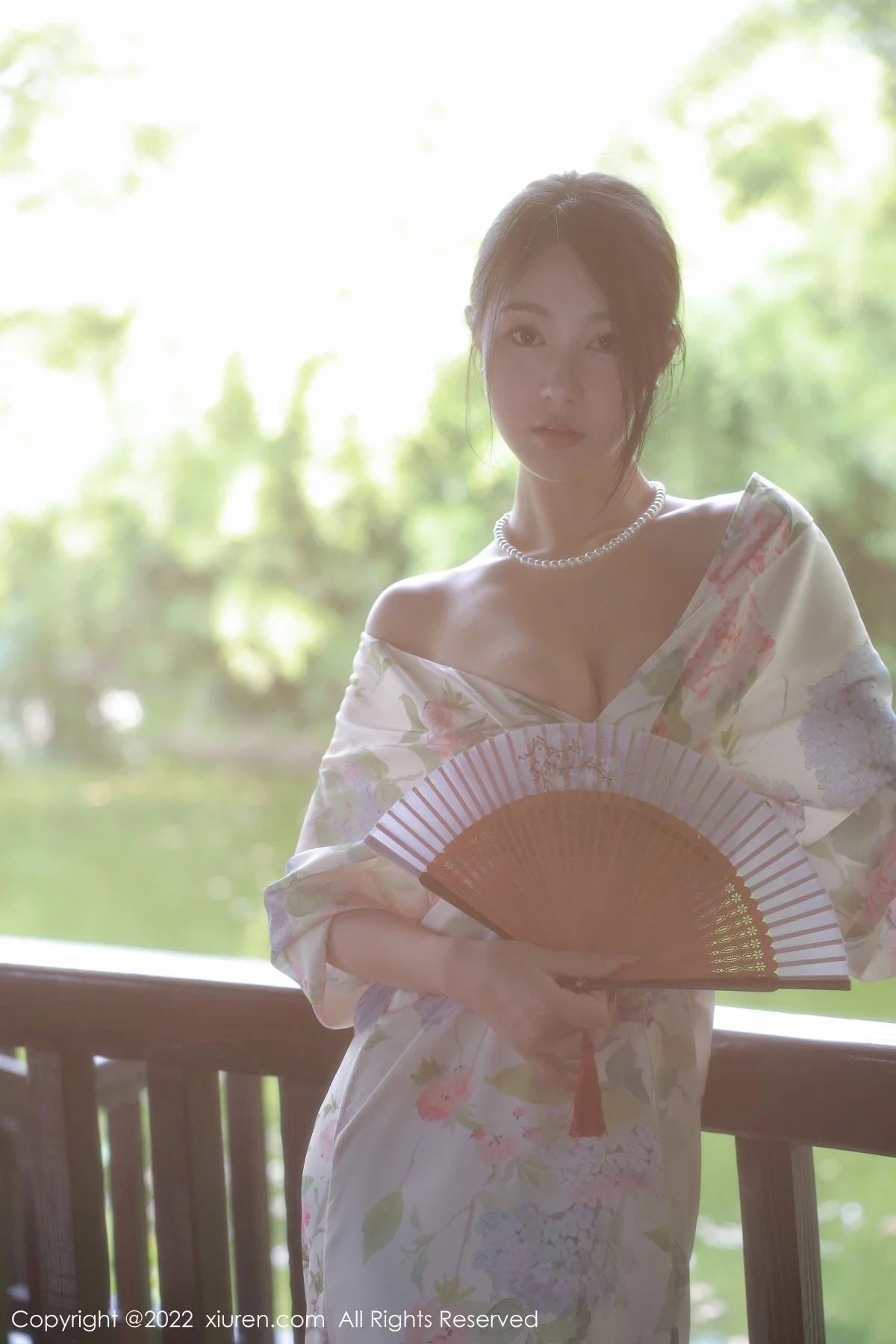 [[XiuRen秀人网]秀人网]No.5514_模特谢晚晚性感白色带花纹长裙配原色丝袜秀完美身材诱惑写真111P