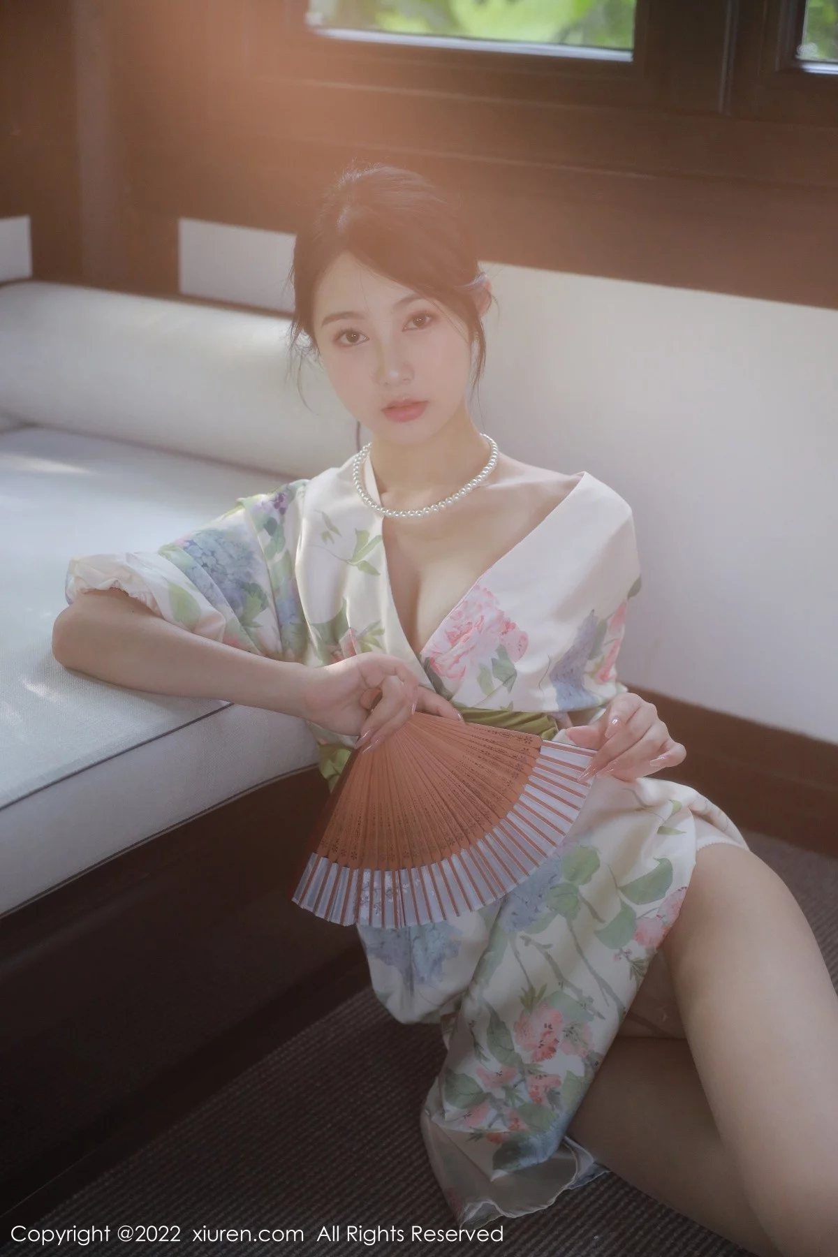 [[XiuRen秀人网]秀人网]No.5514_模特谢晚晚性感白色带花纹长裙配原色丝袜秀完美身材诱惑写真111P