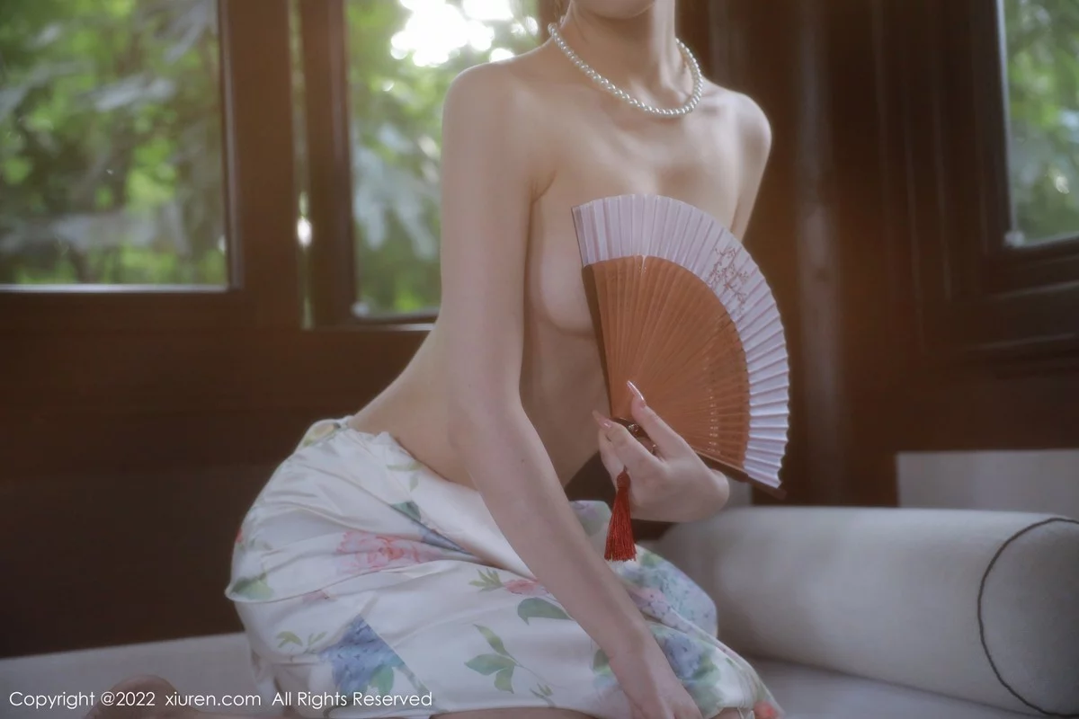 [[XiuRen秀人网]秀人网]No.5514_模特谢晚晚性感白色带花纹长裙配原色丝袜秀完美身材诱惑写真111P