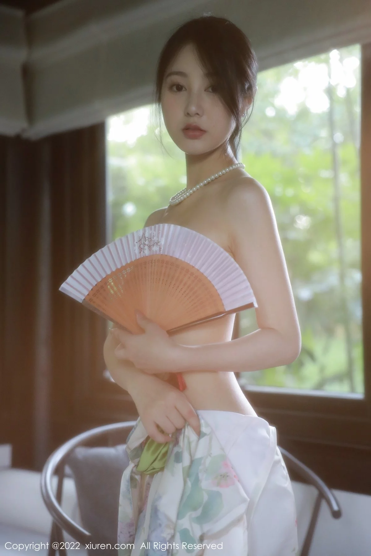 [[XiuRen秀人网]秀人网]No.5514_模特谢晚晚性感白色带花纹长裙配原色丝袜秀完美身材诱惑写真111P
