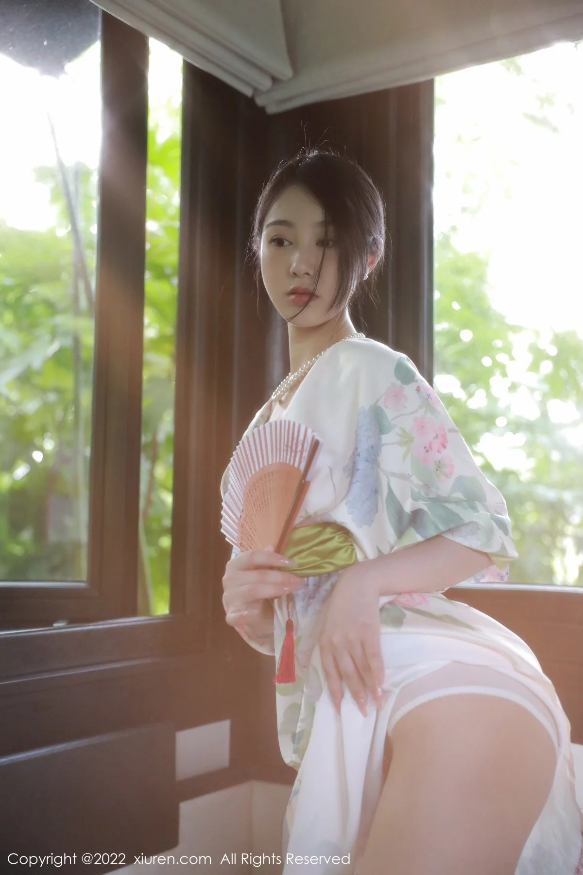 [[XiuRen秀人网]秀人网]No.5514_模特谢晚晚性感白色带花纹长裙配原色丝袜秀完美身材诱惑写真111P