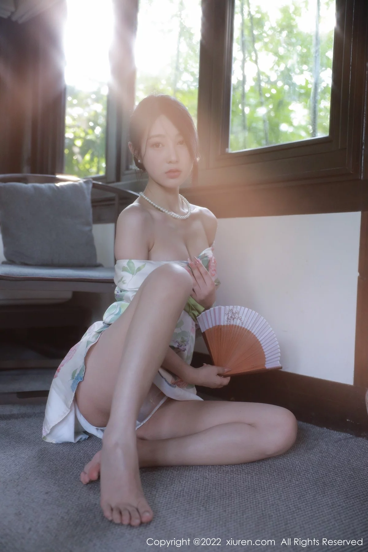 [[XiuRen秀人网]秀人网]No.5514_模特谢晚晚性感白色带花纹长裙配原色丝袜秀完美身材诱惑写真111P