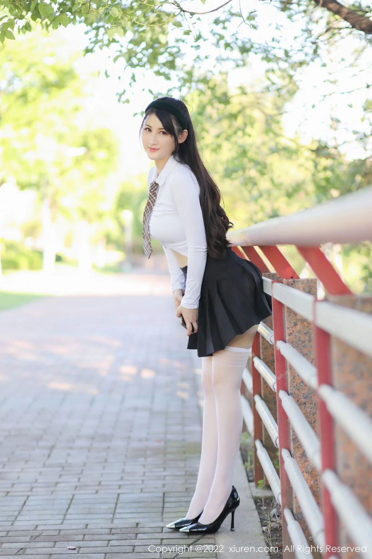 [[XiuRen秀人网]秀人网]No.5512_模特诗诗kiki白色短T配黑短裙半脱露性感白色内衣丰满诱惑写真58P