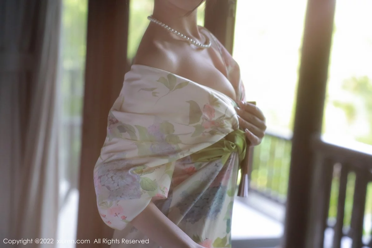 [[XiuRen秀人网]秀人网]No.5514_模特谢晚晚性感白色带花纹长裙配原色丝袜秀完美身材诱惑写真111P