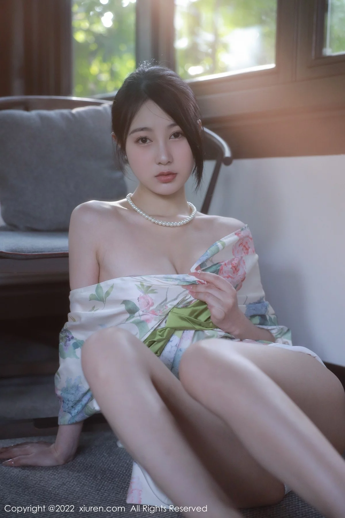 [[XiuRen秀人网]秀人网]No.5514_模特谢晚晚性感白色带花纹长裙配原色丝袜秀完美身材诱惑写真111P