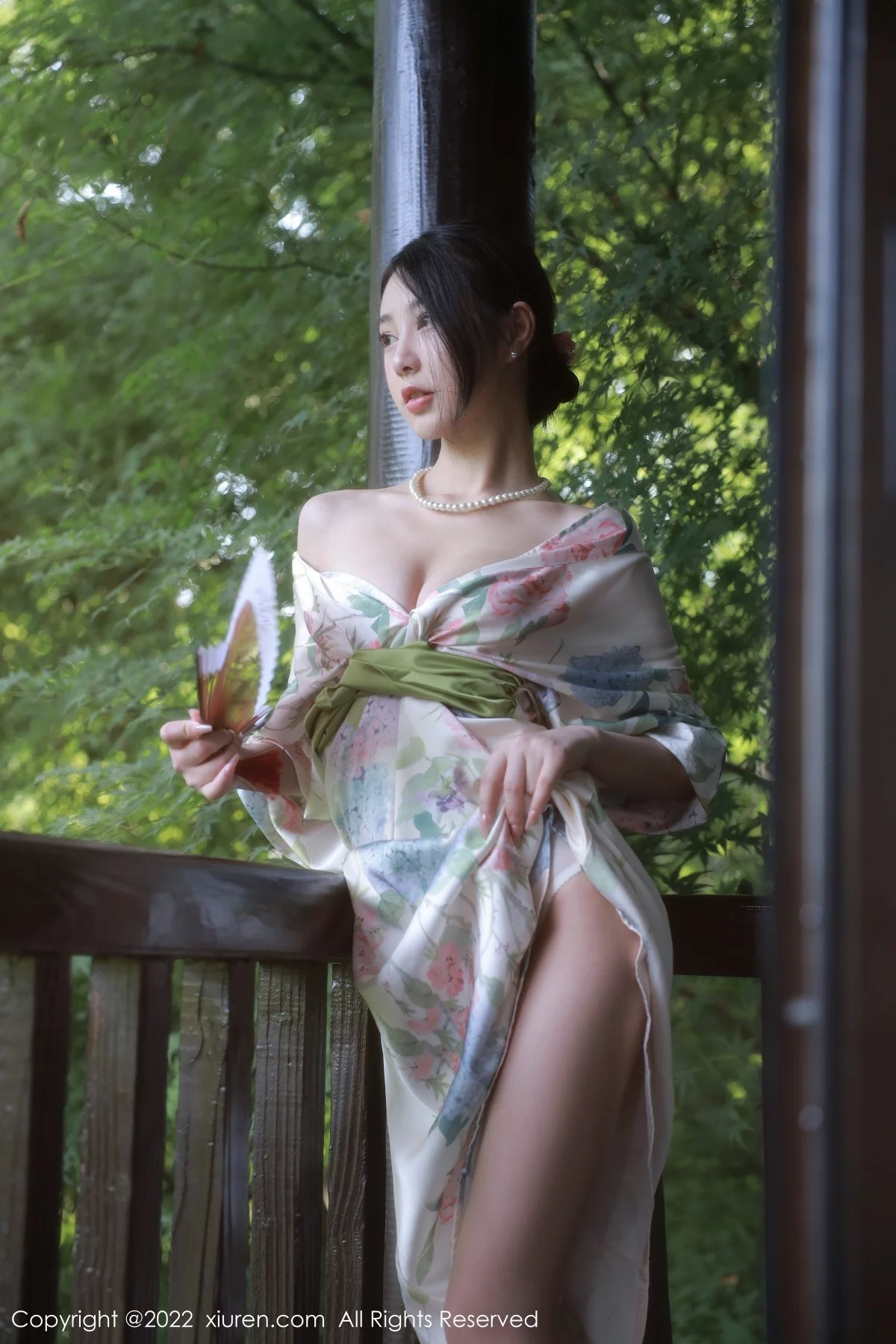 [[XiuRen秀人网]秀人网]No.5514_模特谢晚晚性感白色带花纹长裙配原色丝袜秀完美身材诱惑写真111P