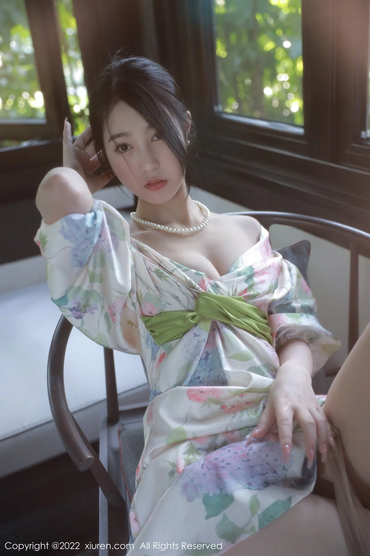 [[XiuRen秀人网]秀人网]No.5514_模特谢晚晚性感白色带花纹长裙配原色丝袜秀完美身材诱惑写真111P